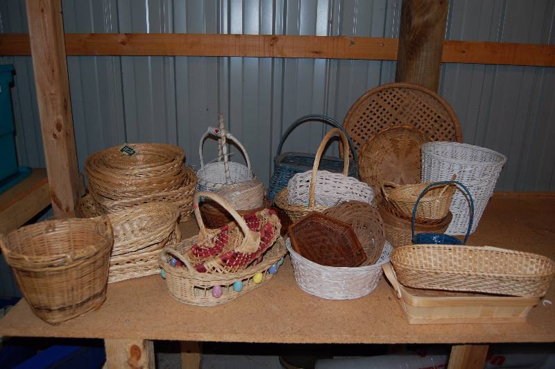 lot 369 image: Baskets