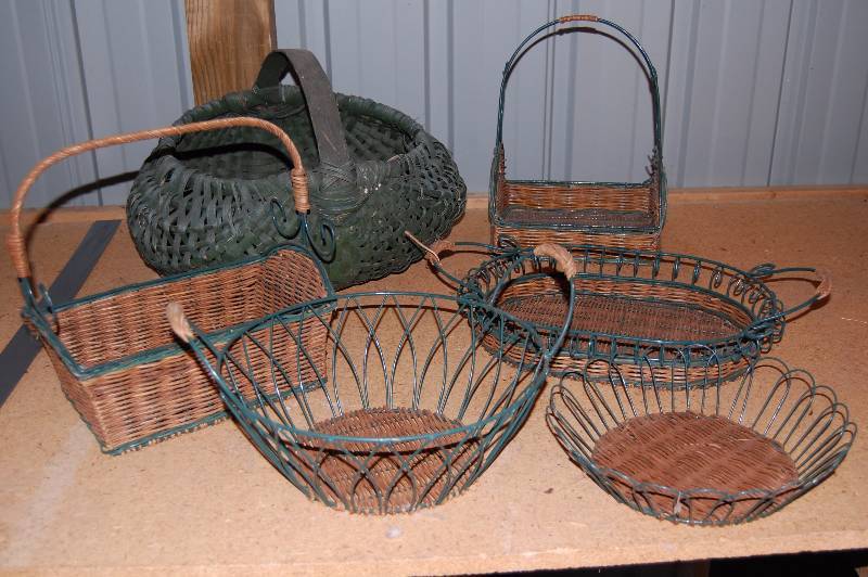 lot 370 image: Baskets
