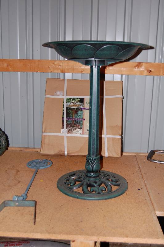 lot 371 image: Bird Baths