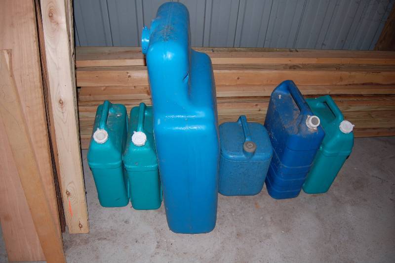 lot 392 image: Water Jugs