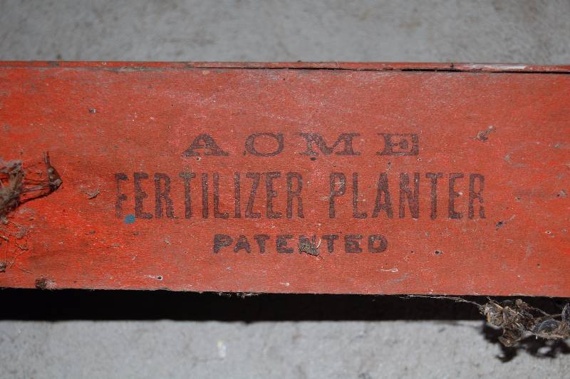 lot 396 image: Vintage FertilizerPlanter