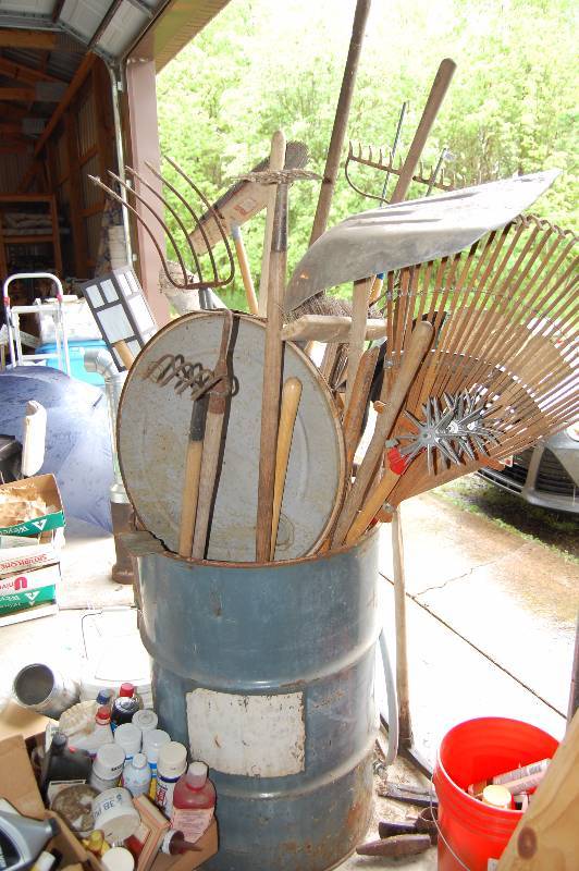 lot 399 image: Barrel o Tools