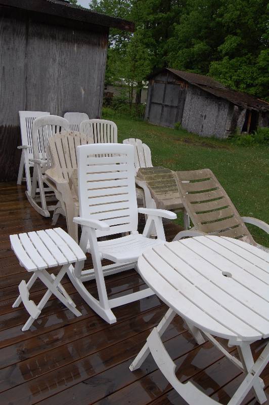 lot 401 image: Patio Furniture