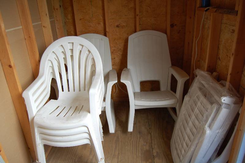 lot 402 image: Patio Chairs