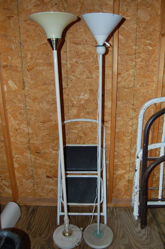 lot 409 image: Lamps and Step Stool