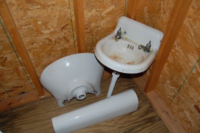 lot 410 image: Sinks