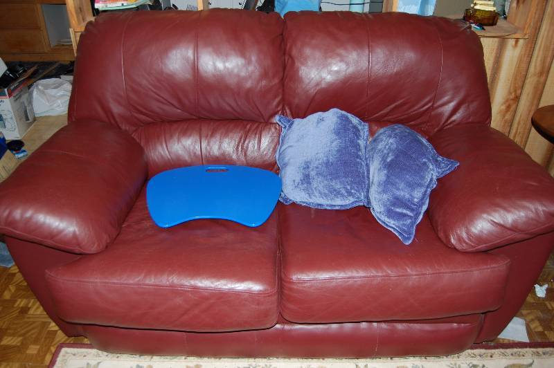 lot 412 image: Loveseat