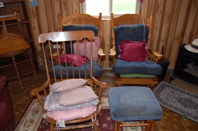 lot 415 image: Gliding Rockers