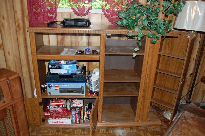 lot 418 image: Entertainment Unit with Assorted Media