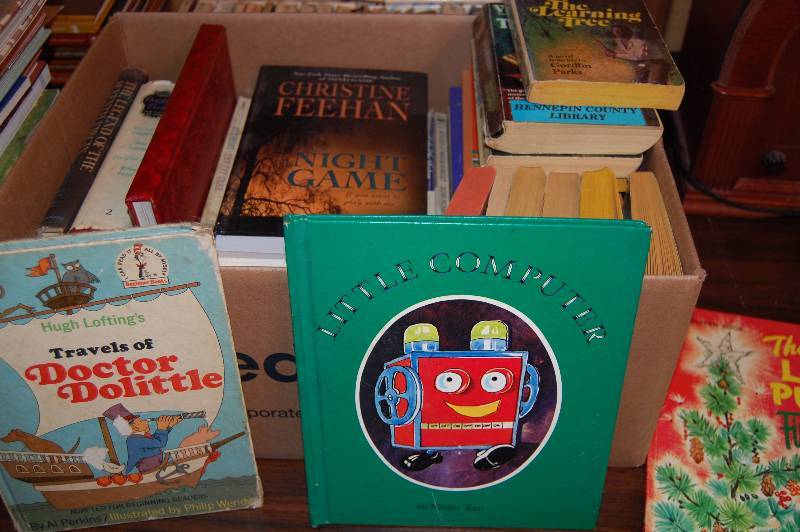 lot 423 image: Lot of Books