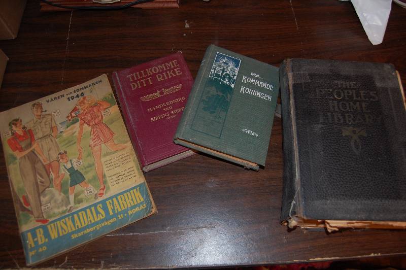 lot 424 image: Vintage Books