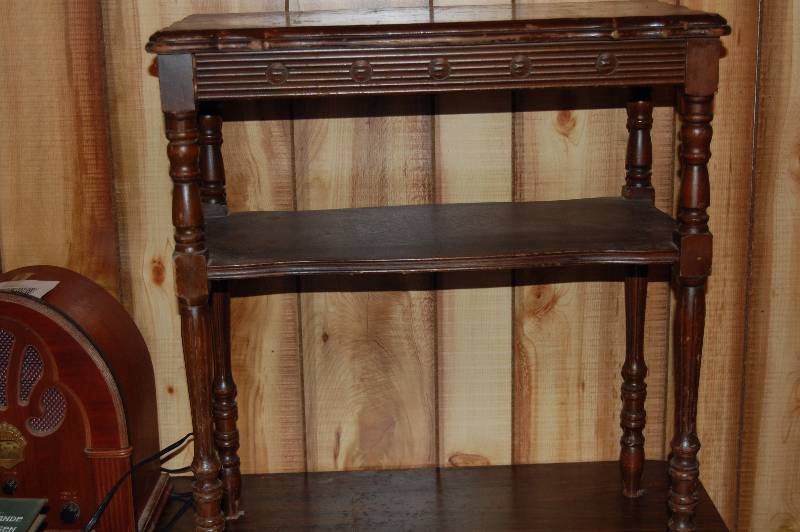 lot 426 image: End Table