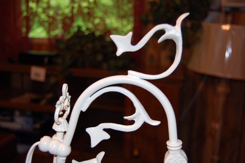 lot 431 image: Fancy Lamp
