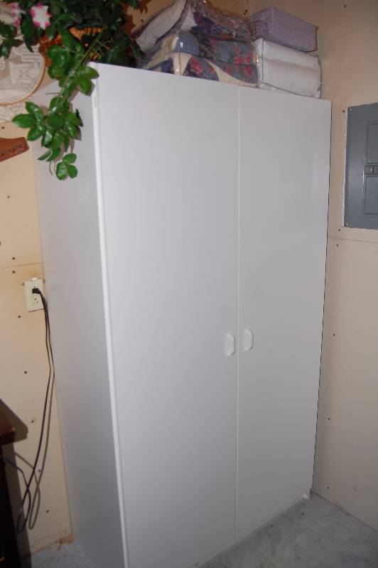 lot 433 image: Storage Cabinet