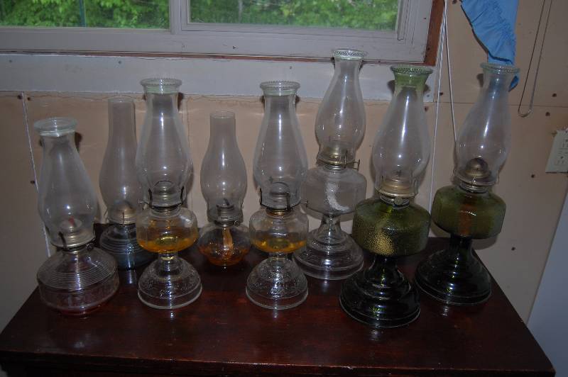lot 434 image: Vintage Oil Lamps