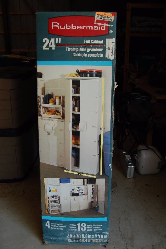 lot 384 image: Garage Cabinet