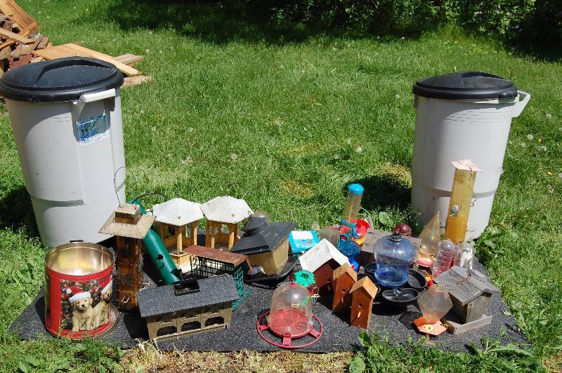 lot 460 image: Misc Bird Supplies