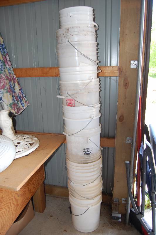 lot 465 image: Misc Buckets