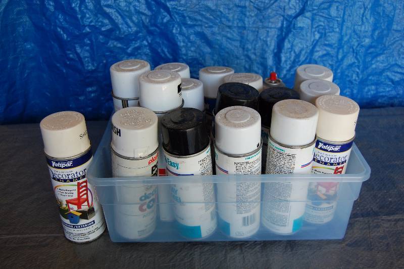 lot 466 image: Misc Spray Paint