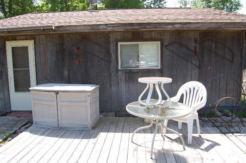 lot 469 image: Assorted Yard Decor