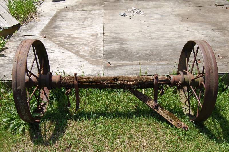 lot 471 image: Antique Wagon Axle