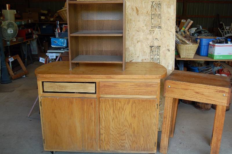 lot 473 image: Garage Tables