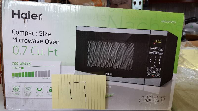 lot 17 image: Haier HMC725SESS 0.7 CU Microwave New