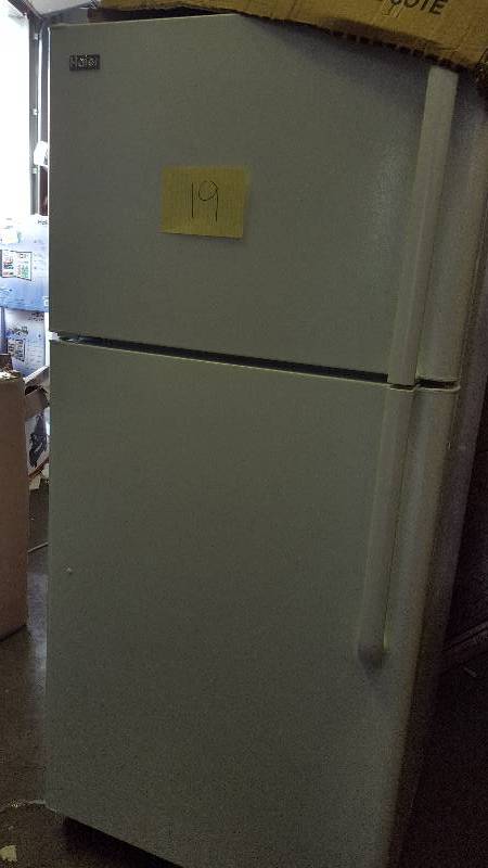 lot 19 image: Haier 18.1  CU FT E STAR FROST FREE Refrigerator TOP  Freezer model HRT18R1AWW New small scratches on one side