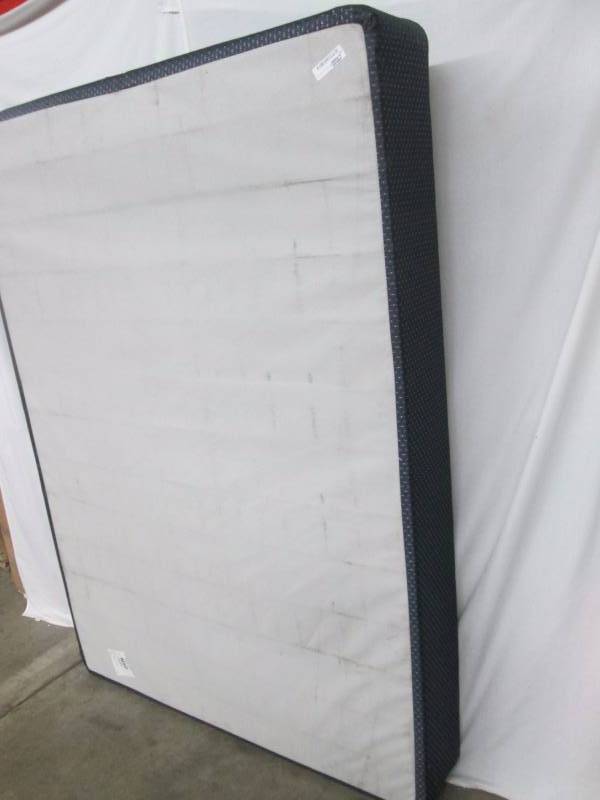 lot 18 image: Serta Perfect Sleeper Box Spring - Full