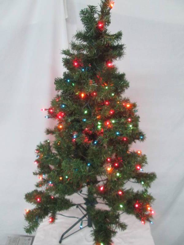 lot 41 image: Alcove 4.5 Prelit Tree - Multicolored Lights