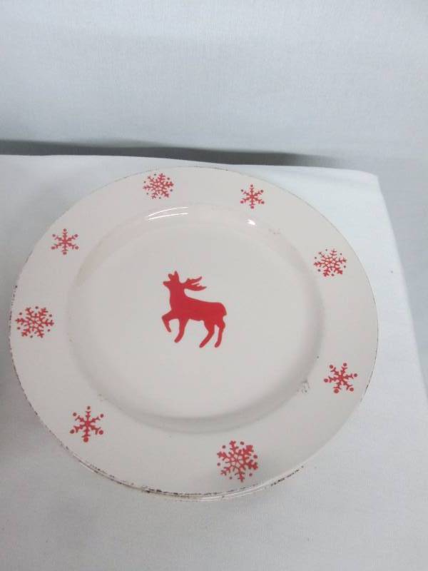 lot 44 image: Alcove Birchwood Holiday Dinnerware Set