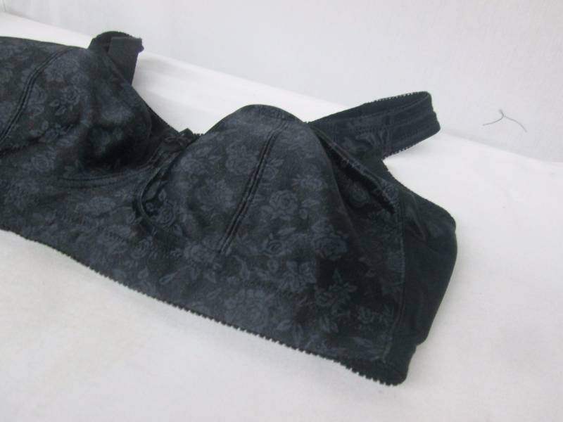 lot 63 image: Cortland Intimates Long-Line Support Bra