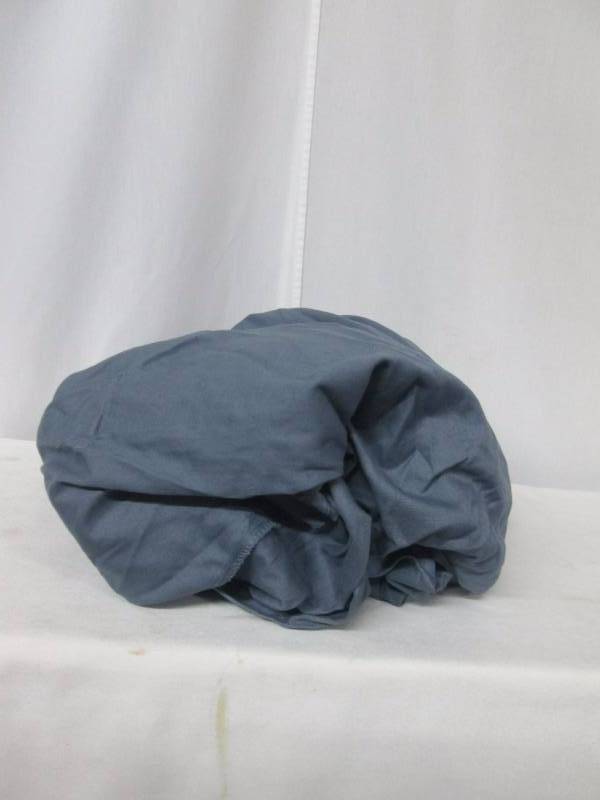 lot 66 image: Serta Relaxed Fit Cotton Duck Loveseat Cover