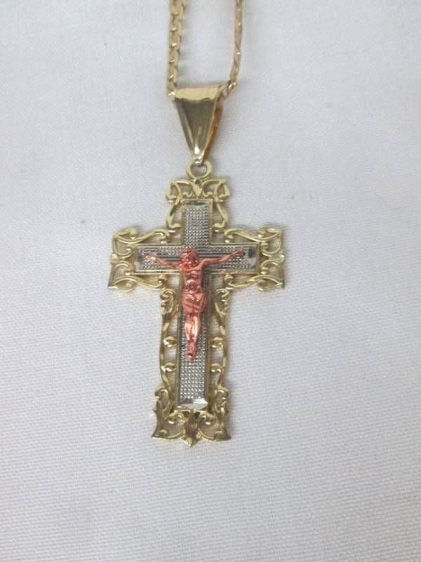 lot 97 image: Goldtone Mens Crucifix Pendant