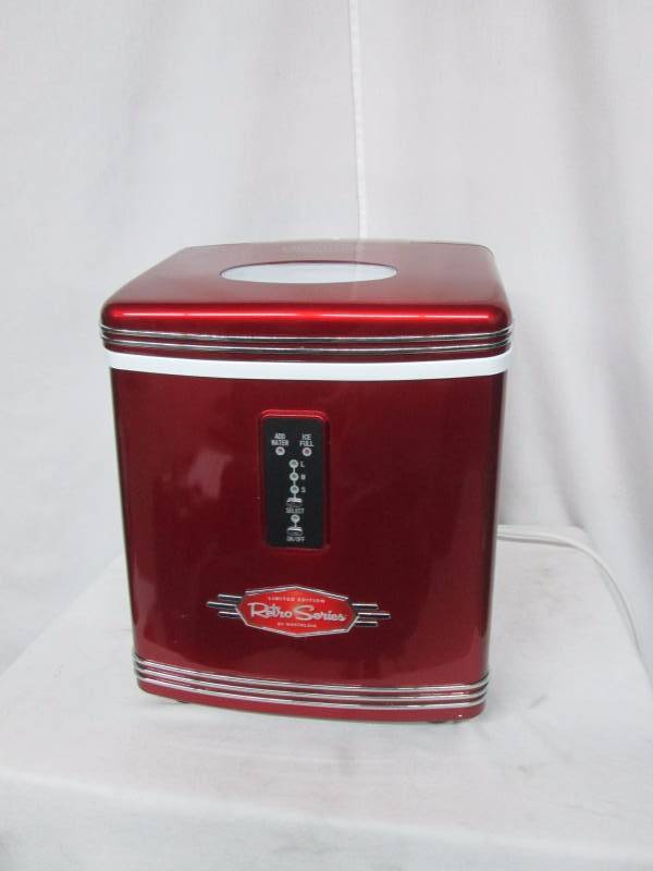 lot 52 image: Nostalgia Electrics Retro Series Ice Maker
