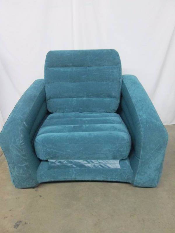 lot 23 image: Intex Plush Pull-Out Chair