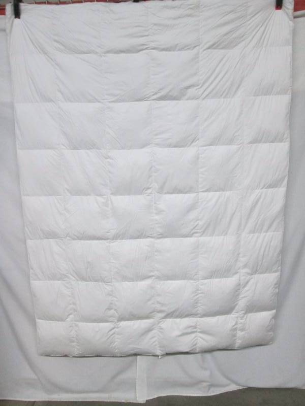 lot 22 image: McLeland Design Featherbed - Queen