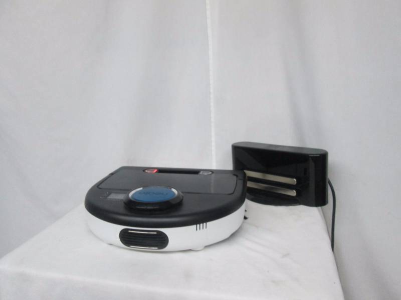 lot 9 image: Neato Botvac D80 Pet and Allergy Robotic Vacuum