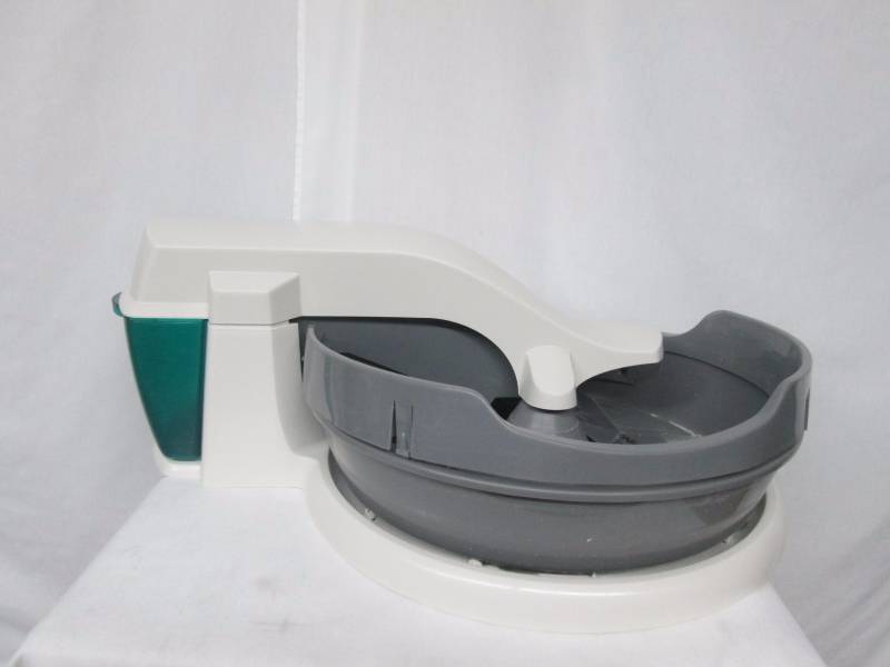 lot 67 image: Simply Clean Automatic Litter Box System