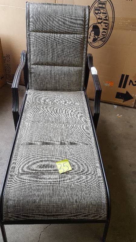 lot 35 image: HB Statesville Chaise