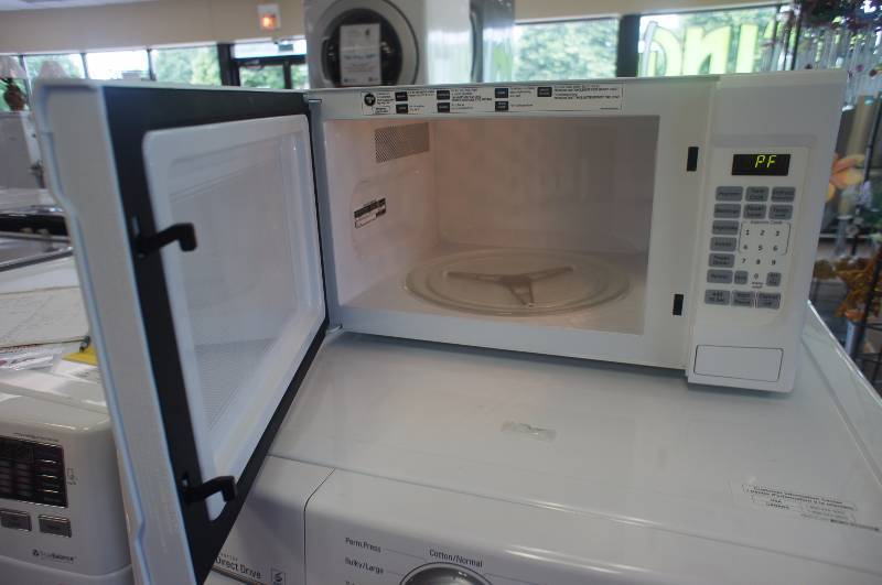 lot 7 image: GE Microwave Model # (JES1456DS1WW)