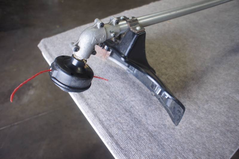 lot 81 image: Troy Built 2 cycle Straight Shaft Weed Whip Model TB32EC