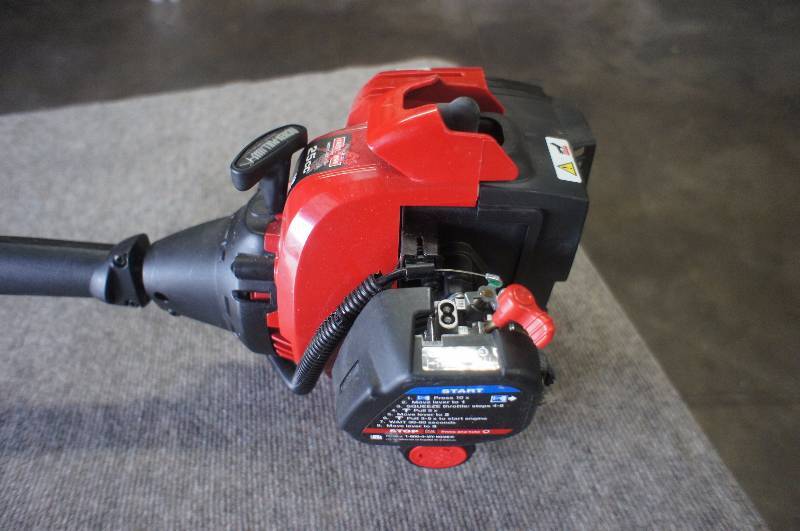 lot 82 image: Craftsman 25cc Straight Shaft Weed Whip