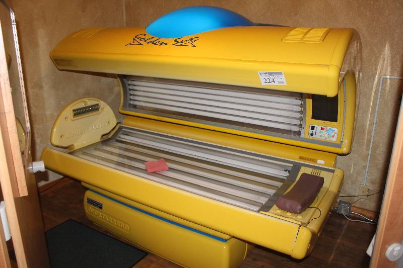 lot 224 image: Golden Sun Sportarado Tanning Bed