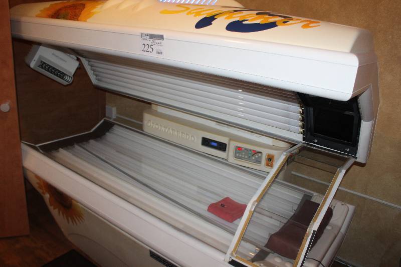lot 225 image: Sportarredo Summer 75 Tanning Bed
