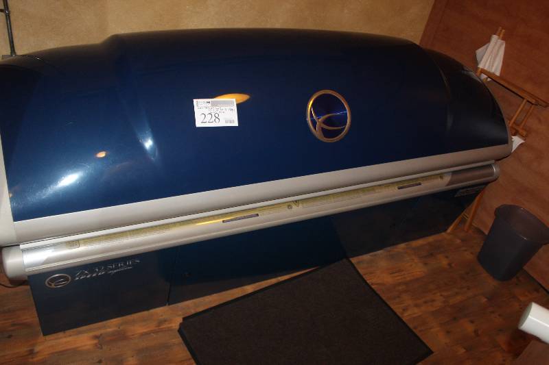 lot 228 image: Speed System ZX32 Series Tanning Bed