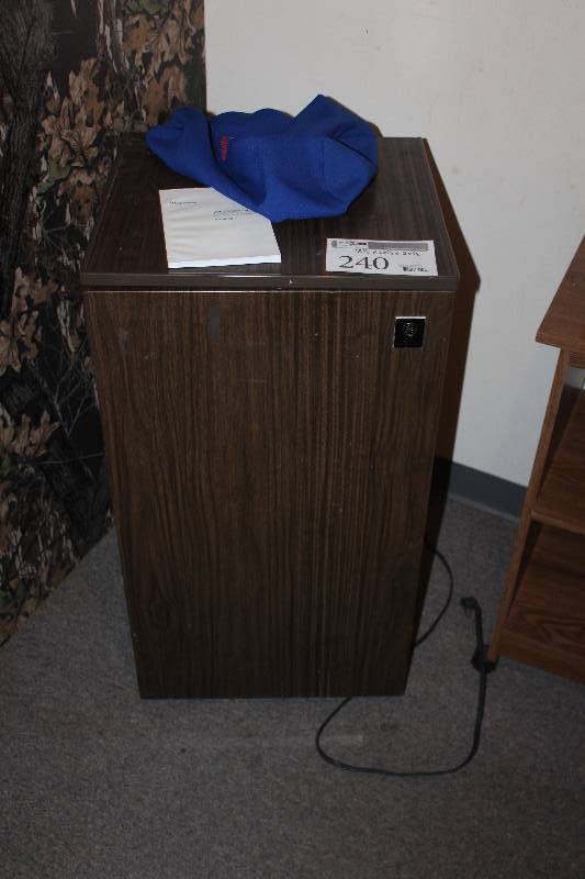 lot 240 image: GE Mini Frig