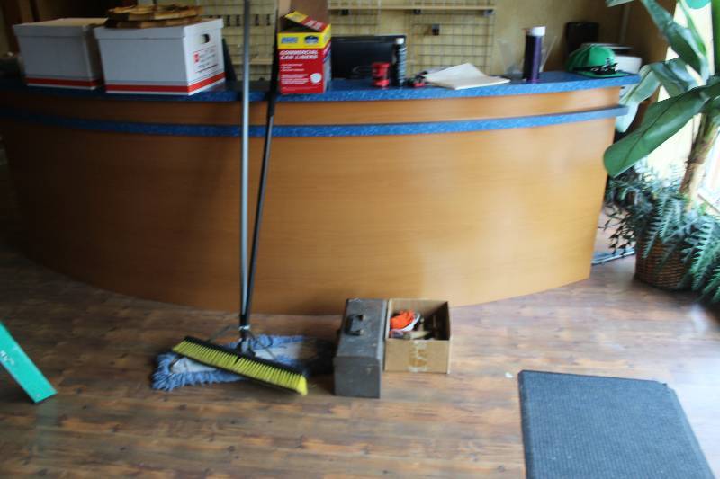 lot 245 image: Workstation