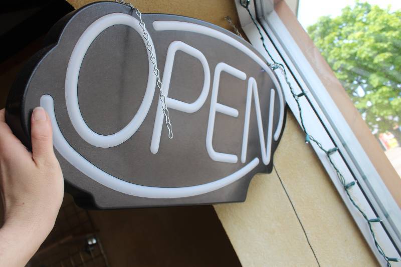 lot 258 image: Electric Neon Open Sign