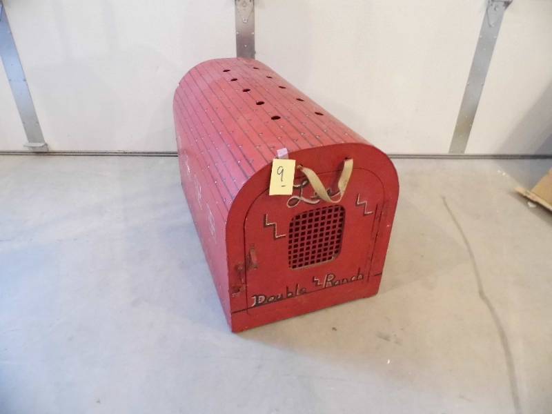 Barn Pet Carrier